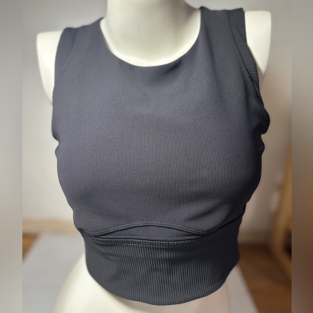Lululemon Like New Cropped Bra Top High Neck Ribbed Tank Mid Support Like New 10